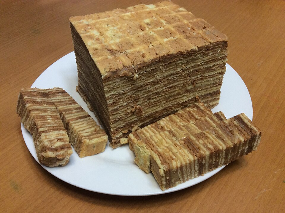 焦糖威化層疊蛋糕款式示意，非本食譜實作成品