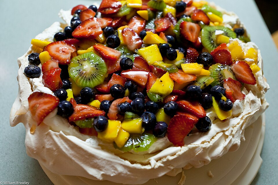 Pavlova 水果蛋白霜蛋糕款式示意，非本食譜實作成品